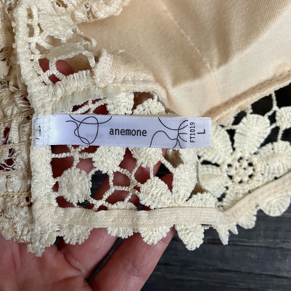 Lace crop top in size large. - Picture 3 of 8